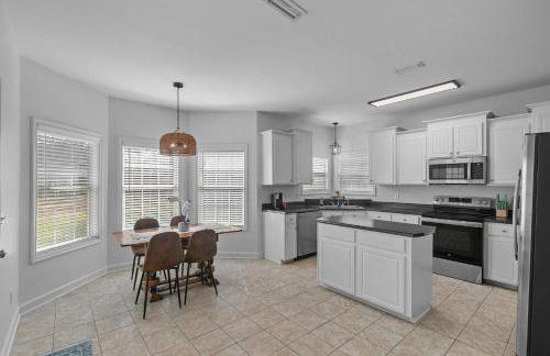 Hidden Lake Hideaway w/fenced in yard 3br 2 bath - Foto 29