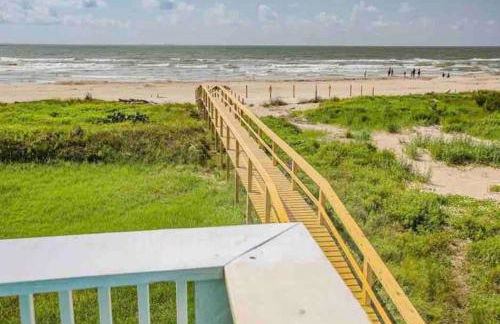 Beachfront Retreat! 3 Steps to WALKOVER! - Photo 4