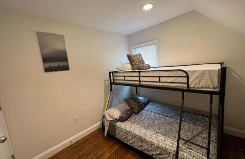 988 - 2 4BR Boston Cozy Getaway near Geneva Cliffs - Foto 25