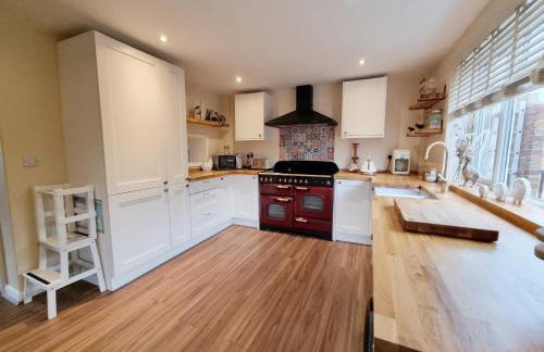 Charming 3-Bed Home in Quaint Lincolnshire Village - Photo 16