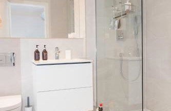 Ultimate Coastal Luxury - 5 Bed, Spacious, Parking, Hot Tub - Foto 69