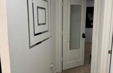 Cozy Stay with Pool Relax with Easy Access to Highway - Foto 17