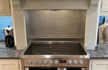 Richmond Hill Cottages, Exclusive 6 bedroom Farm House, Markington with heated pool - Photo 18