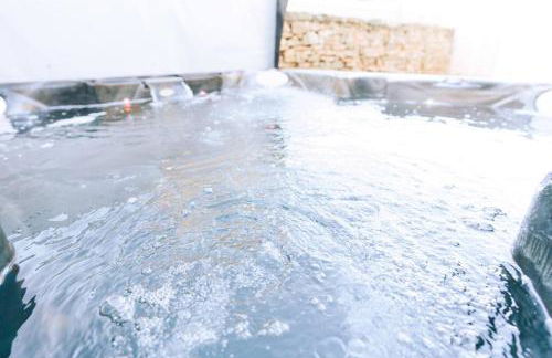 Luxury newly converted oak cottage with hot tub - Foto 31