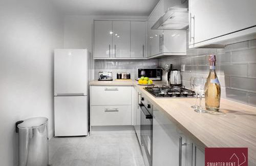 Wokingham - 2 Bedroom Maisonette - With Parking - Foto 4