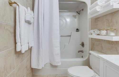 Pool and Beach Access Oceanfront Galveston Condo - Foto 22