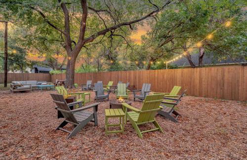 New-The Mod Poppy Large home 10 minutes from it all - Photo 5