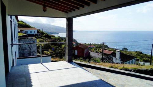 House with sea view in Santo Amaro, 212 sq m, terrace - Photo 2
