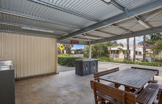 Lake Hamilton Motor Village & Caravan Park - Photo 21