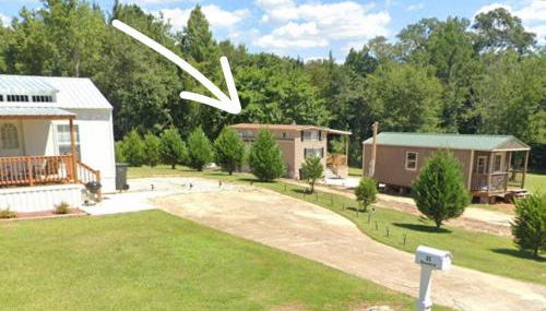 Tiny home with hammock loft BBQ and yard - Photo 3