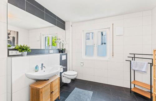 Nexstay Design Wohnung mit Loggia und Parkplatz - Foto 2