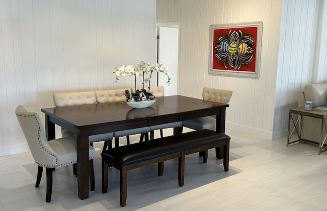 Beautiful Updated Stilted Home Makes For A Super Getaway. 3 Bedroom Home by RedAwning - Foto 34