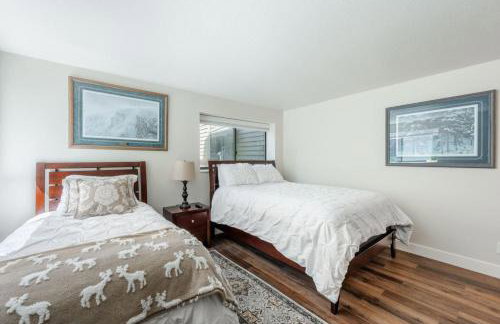 Bright and Cozy Getaway - Photo 12