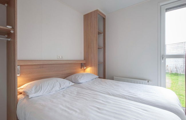 Lodge in Nieuwvliet Bad Near the Beach - Photo 2