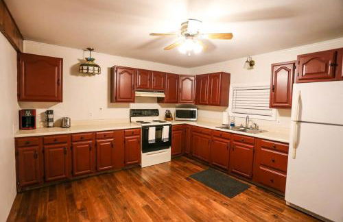 Modern & Cozy Getaway House near Conway lake - Pet Friendly - Foto 8