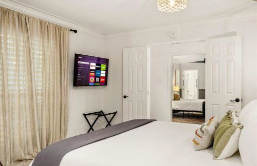 Pool! Games! Dogs! Space! - Foto 29