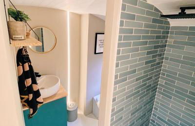 American School Bus Retreat with Hot Tub in Sussex Meadow - Foto 4