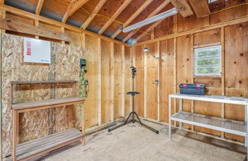 Trailblazer Lodge - Upscale, hot tub, trail, game room, wifi, fire pit, bar, pool table, king bed, view, pet friendly - Photo 44