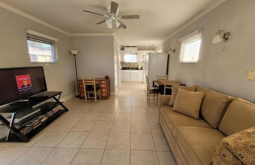 Cottage on Walking Distance To Nokomis Beach - Foto 9