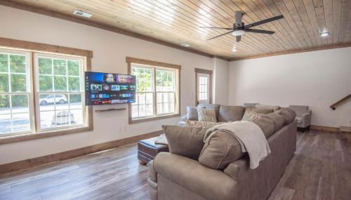 Tucked away in the woods - minutes to the New River - Acreage to explore! - Foto 2