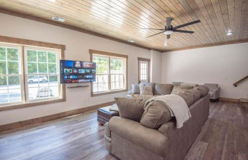 Tucked away in the woods - minutes to the New River - Acreage to explore! - Foto 2