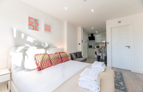 Charming studio near transport to central London - Pass the Keys - Photo 5