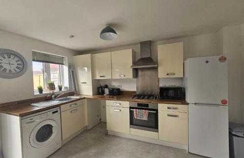 Homington House Long Stays Sleeps 7 Free Parking - Foto 6
