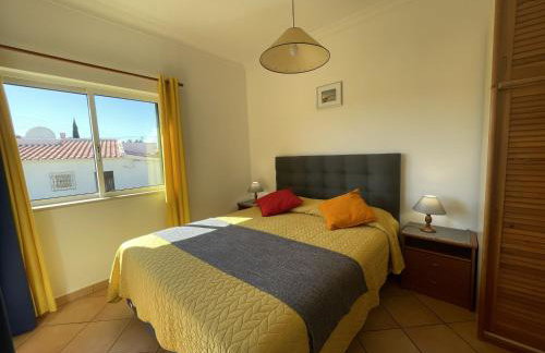 VILLA EBER - independent 1 & 2 bedroom apartments, pool, air con, fast Wi-Fi, near old town of Albufeira and beaches - Foto 31