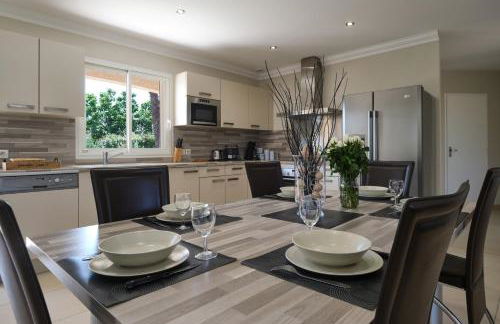 Superbe Villa récente, climatisée, piscine, 10 mn des plages et zones commerciales - Foto 4