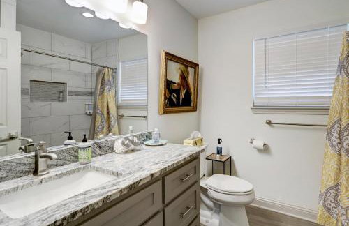 Kingwood Cottage - 10 mins from IAH - Lake Front - Foto 22