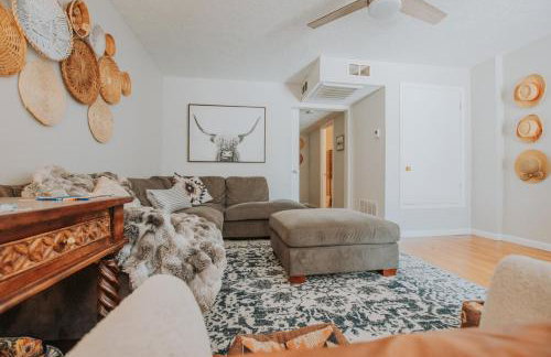 Cowboy Den-Private Hot Tub-Game Room-Pet Friendly-No Pet Fees! - Foto 17