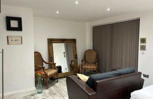 Hendon Basement Studio - Photo 2