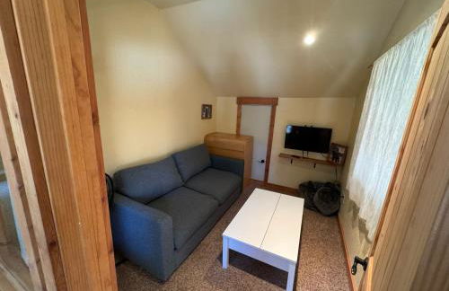 West Pine Cabin on the West Shore by Tahoe Getaways - 2 BR w 2 Bonus Rooms, Hot Tub, Pool Table & Pet Friendly - Foto 24