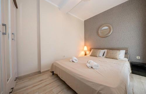 Apartments by the Beach with Pool and Lounge Beds - Miral Apartments - Foto 23
