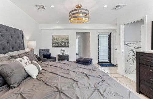 Miami Oasis, Spacious 4-Bedroom Home with Pool - Photo 32