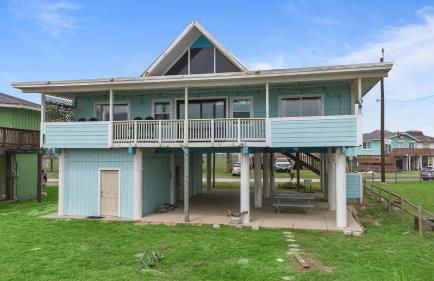 2nd Row Home Close to Beach - Foto 41