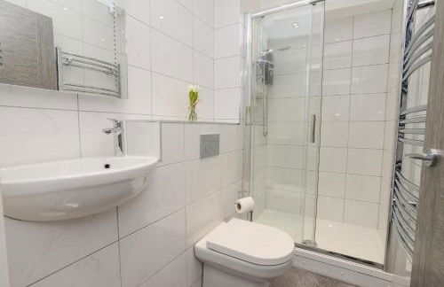 Arena Apartments - Stylish and Homely Apartments by the Ice Arena with Parking - Photo 29