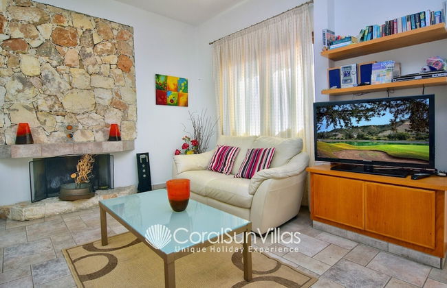 Large Pool & Garden, Billiard, Peaceful Area, Near to the Sea, Coral Bay Paphos - Foto 19