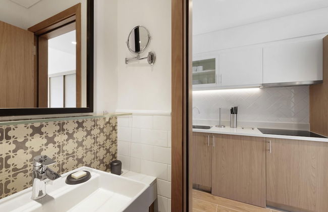 Aparthotel Adagio Dubai Deira - Photo 13