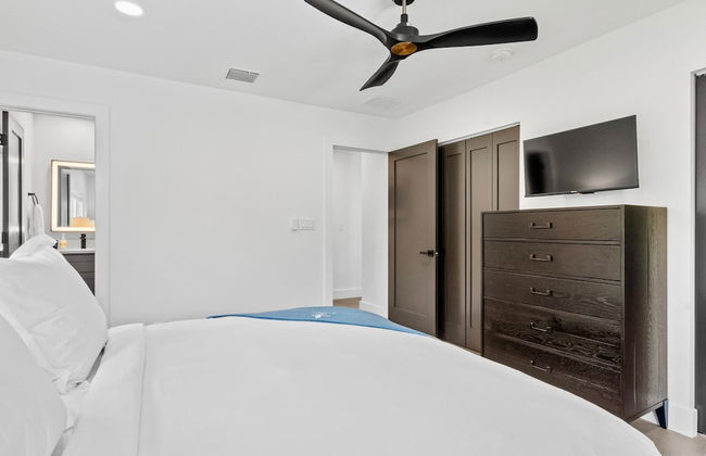 Stunning Poolside Luxury Retreat - Foto 8