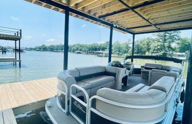 The Benjamin I - 2022 Built Luxury Retreat with Backyard Paradise with Hot Tub Outdoor Movie Screen Dock & Boat Rental - Foto 44