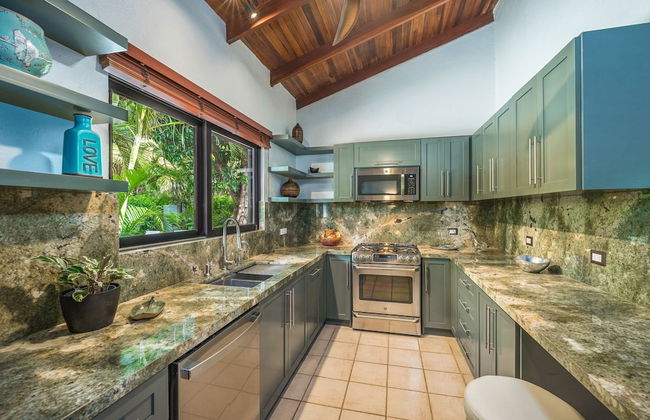 Tropical Retreat - Private Pool, Steps To Beach 2 Bedroom Villa by RedAwning - Foto 9