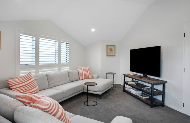 The Oasis Home with Hot Tub and Parking - Foto 15