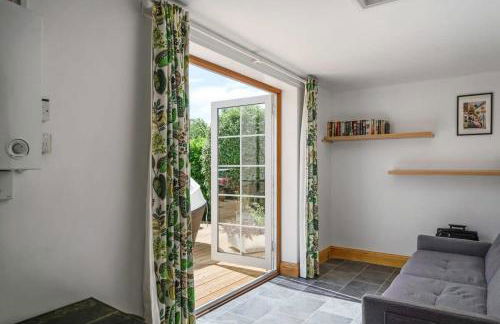 Spacious Cotswolds House Garden with Hot Tub - Foto 11