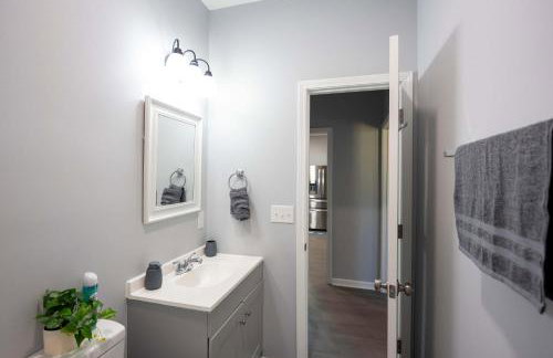 4 Min to Downtown - 11 to Elon - Washer and Dryer - Foto 33