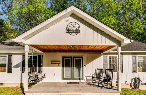 NEW! Shenandoah family & dog friendly cabin - 5 min walk river with private river access, BBQ, playground, fire pit - Foto 38