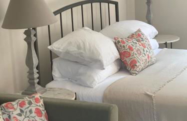 Peaceful Garden Retreat in Tunbridge Wells - Photo 1