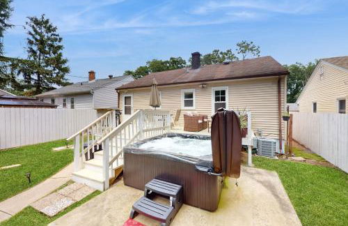 2 Mi to Beach! Hot Tub Haven in Michigan City - Foto 39