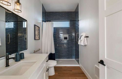 Brand-New Beach Retreat Hot Tub Sleeps 13 - Foto 33