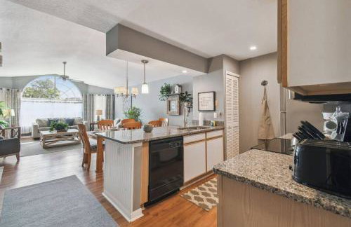 FABULOUS New Decor, Near Dis, Fireplace, Star Wars Children's BR, Next To Pool, LOW rates! - Foto 89